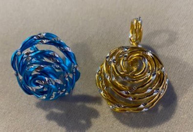 自製飾物

今天學會了用鋁質鐡綫做玫瑰花戒指和吊咀，好有滿足感。...