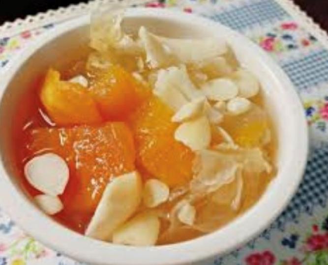 雪耳木瓜糖水
據中醫師講秋天宜吃滋陰潤燥和健脾潤腸的糖水，雪耳木瓜糖水易煮又可補燥。...