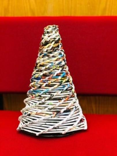 紙製聖誕樹
我一班注重環保的好朋友上網自學做紙製聖誕樹小擺設，趣緻又可愛。...