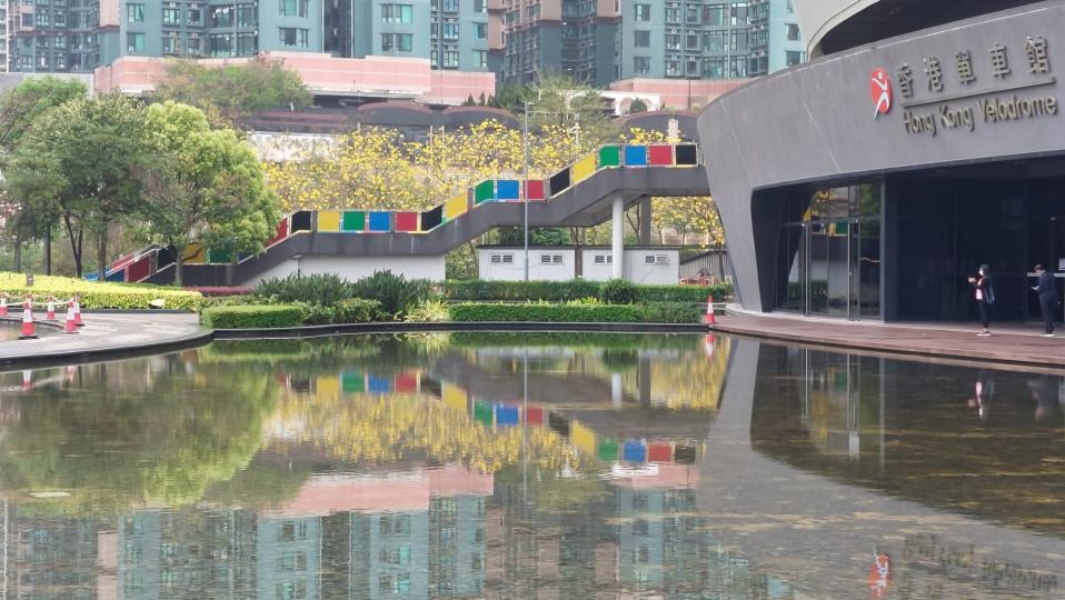 香港單車館
將軍澳單車館公園有兩部份,一是單車館;二是公園。單車館是一般人不會在內踩單車的體育館。而公園是不准踏單車的,但是將軍澳單車館公園面積廣闊,設有多項康樂設施,對於住在將軍澳或附近的居民,是... 香港單車館
將軍澳單車館公園有兩部份,一是單車館;二是公園。單車館是一般人不會在內踩單車的體育館。而公園是不准踏單車的,但是將軍澳單車館公園面積廣闊,設有多項康樂設施,對於住在將軍澳或附近的居民,是...