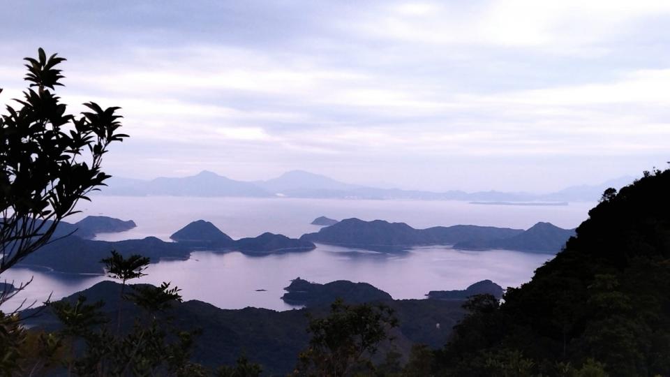 印洲塘

印洲塘風景很美，美景中有「六寶」: 羅傘、筆鋒、筆架、 紙張、墨硯和印章等景點。...