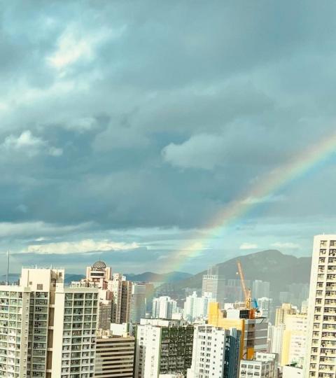 雨後的彩虹

今早石蔭下過大雨，雨後出現的彩虹可以清楚看得見。...