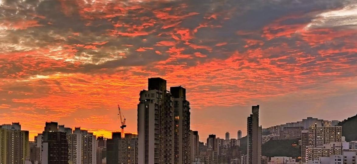 紅霞滿天
黃昏紅霞滿天，有別白天的藍天白雲，大自然真美！...