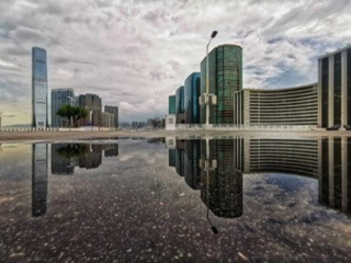 美麗的倒影
天朗氣清和風平浪靜的海面給與拍友拍下這上下平衡的美景，實屬佳作。...
