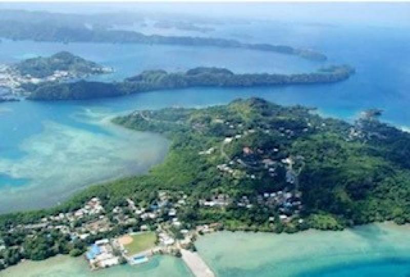 帛琉共和國
帛琉是分別由一個大堡礁和無數小島及較少堡礁所構成，是太平洋上的島國，於1994年從美國的託管統治下獨立。主要產業為漁業和旅遊業，該地70%人口屬於密克羅尼西亞人種的當地土著，其餘人口則主要...
