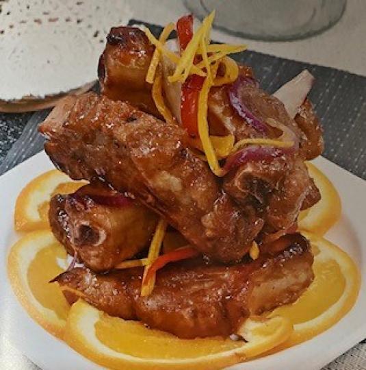 橙香骨

我喜歡用橙入饌，因橙香又甜，還可以中和肉類的油膩，清新又可口。...