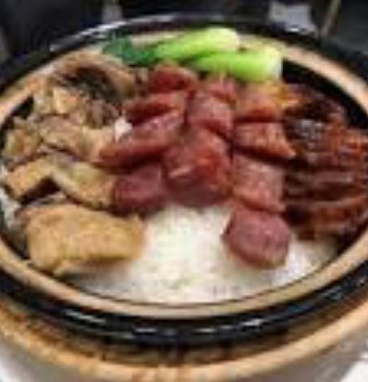 煲仔飯
煲仔飯是以砂鍋或金屬鍋盛載著飯和食材用炭火慢慢地燒熟的食品,過去通常在冬季食用,現在一年四季人們均可享用到。... 煲仔飯
煲仔飯是以砂鍋或金屬鍋盛載著飯和食材用炭火慢慢地燒熟的食品,過去通常在冬季食用,現在一年四季人們均可享用到。...