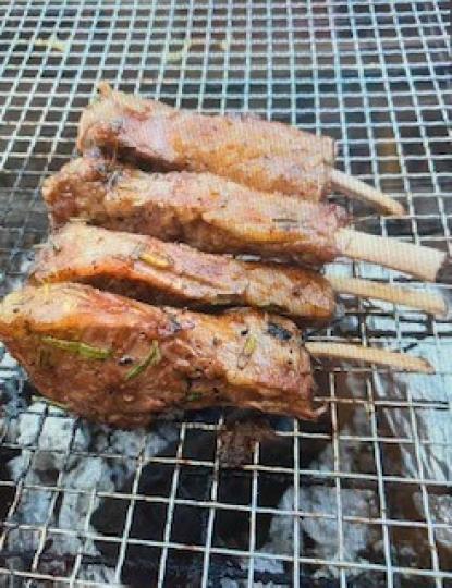 燒羊架
羊肉營養價值高，怕肉腥味，用香草燒最合適好味。...