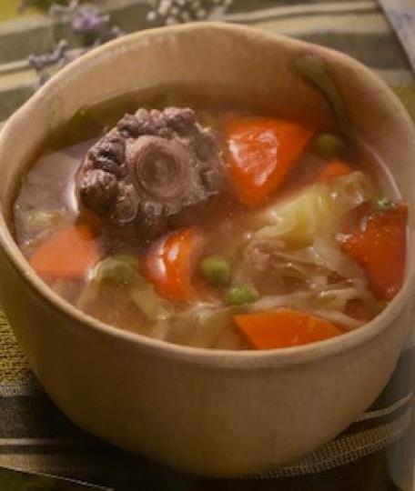 中式羅宋湯
中式羅宋湯主要材料有牛尾、紅蘿蔔、番茄、薯仔和椰菜。湯的功効是健脾益氣、補腎壯骨、生津和胃,開胃又營養豐富。... 中式羅宋湯
中式羅宋湯主要材料有牛尾、紅蘿蔔、番茄、薯仔和椰菜。湯的功効是健脾益氣、補腎壯骨、生津和胃,開胃又營養豐富。...
