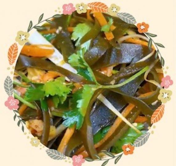 涼拌海帶絲
海帶是鹼性健康食物之一,其味鹹、性寒,入肝、胃、腎、肺經;具有祛濕止癢、化痰平喘、祛脂降壓、通便排毒、防止肥胖等功能,對於高血壓、高血脂、脂肪肝、腎病、痛風等疾病也有預防與治療的作用。
海... 涼拌海帶絲
海帶是鹼性健康食物之一,其味鹹、性寒,入肝、胃、腎、肺經;具有祛濕止癢、化痰平喘、祛脂降壓、通便排毒、防止肥胖等功能,對於高血壓、高血脂、脂肪肝、腎病、痛風等疾病也有預防與治療的作用。
海...
