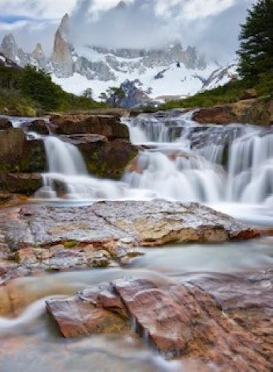 行雲流水
這美景可以用行雲流水來形容漂浮着的雲和流動着的水，天和地都有動感。...