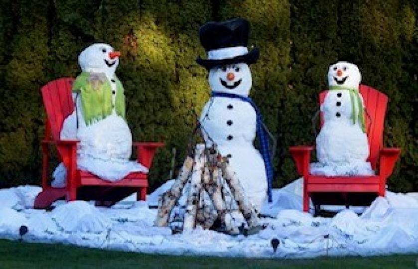 雪人
三位雪人各有特色，中間的有紳士作風。...