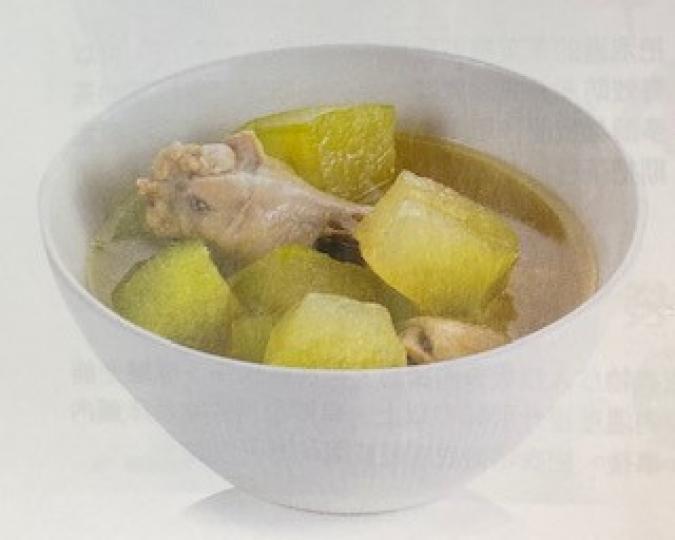 飯前湯
常說飯前湯比飯後湯好,但也不要盲目而行。飯前喝菜肉湯等低卡路里的清湯,確實能減少之後進餐時攝取食物的分量,但喝的若是忌廉湯這類濃湯反而會提升攝取的熱量。... 飯前湯
常說飯前湯比飯後湯好,但也不要盲目而行。飯前喝菜肉湯等低卡路里的清湯,確實能減少之後進餐時攝取食物的分量,但喝的若是忌廉湯這類濃湯反而會提升攝取的熱量。...
