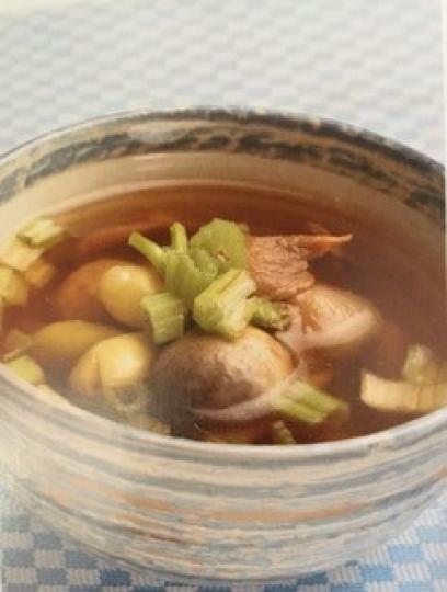 金銀草菇白果湯
白果和草菇我都喜歡吃，原來加了乾草菇，湯更香甜。此湯有健脾益氣，活血降壓和利肺平喘之效。...