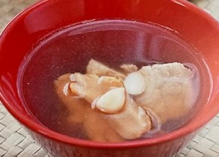 強身健體湯

親友從加國回港帶來花旗參，加無花果、杏仁和瘦用煲湯，補氣提神，紓緩疲勞，老少咸宜兼適合四季飲用。...
