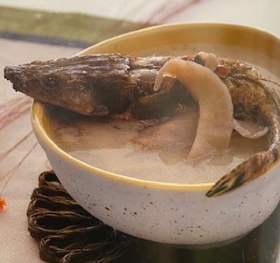 淮山芡實牛鰍魚湯
這款湯是健脾和胃，潤肺固腎。牛鰍魚營養價值很高，惜魚肉不夠幼滑，但用作煲湯則相當理想。...