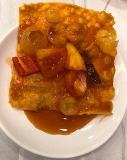 錦滷餛飩
錦滷餛鈍是一種中式點心,以竹昇麵為皮,蝦和豬肉為餡,以油炸成,佐以蝦肉粒、叉燒粒、魷魚粒、五柳絲、豬雜、雞雜、海鮮、洋蔥末、青椒、紅椒末等煮成的醬汁,今多以甜酸汁代替。... 錦滷餛飩
錦滷餛鈍是一種中式點心,以竹昇麵為皮,蝦和豬肉為餡,以油炸成,佐以蝦肉粒、叉燒粒、魷魚粒、五柳絲、豬雜、雞雜、海鮮、洋蔥末、青椒、紅椒末等煮成的醬汁,今多以甜酸汁代替。...