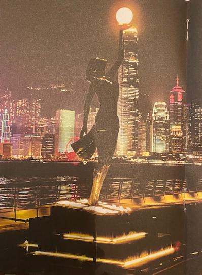星光大道
尖沙咀海旁的女神手中的明珠是東方之珠- 香港！...