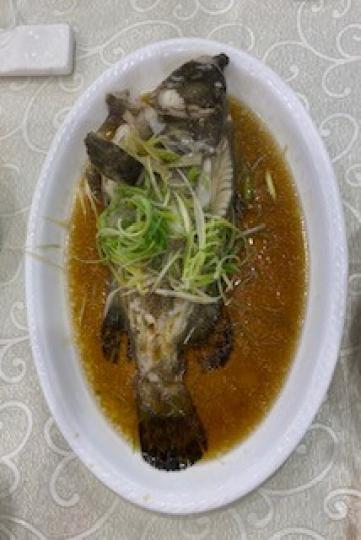 蒸魚
昨天父親節外出吃套餐，最滿意的是清蒸石斑，老少咸宜。...