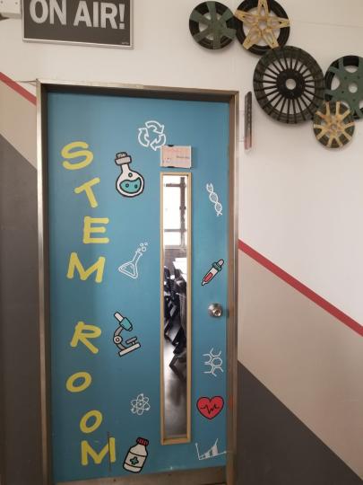 STEM
STEM 其實是科學 (Science) 、 科技 (Technology) 、 工程 (Engineering) 及數學 (Mathematics) 四個英文字詞的首字母。踏入科技主導的新...