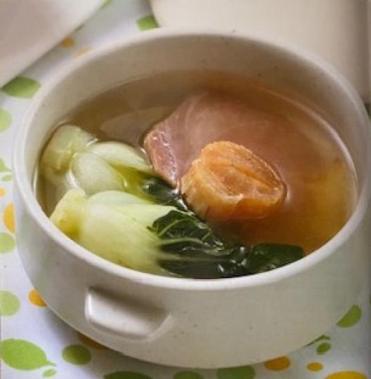 上湯瑶柱燉菜膽

今晚在家做節，我負責煲湯。我跟食譜做這滋陰補腎，清熱和中湯，希望家人喜歡。...