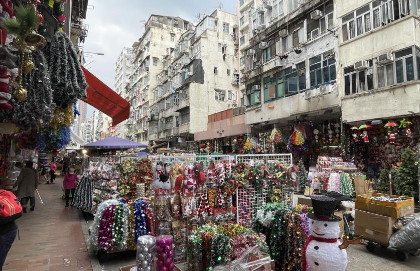 福榮街
深水埗福榮街是一條吃喝玩樂的街道,尤其是購物,日常生活貨品款式價錢都很相宜,深受普羅大眾喜愛去消費的地方。... 福榮街
深水埗福榮街是一條吃喝玩樂的街道,尤其是購物,日常生活貨品款式價錢都很相宜,深受普羅大眾喜愛去消費的地方。...