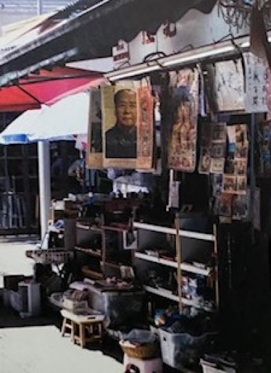 摩羅街
摩羅街不止是吸引愛古董的遊客,街本身是一個有歷史的生活社區、內裏有多種一直被遺忘的本地工匠和手藝。... 摩羅街
摩羅街不止是吸引愛古董的遊客,街本身是一個有歷史的生活社區、內裏有多種一直被遺忘的本地工匠和手藝。...