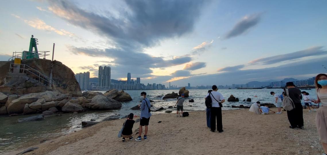 觀日落

今午很多一家大小在鯉魚門觀日落。...