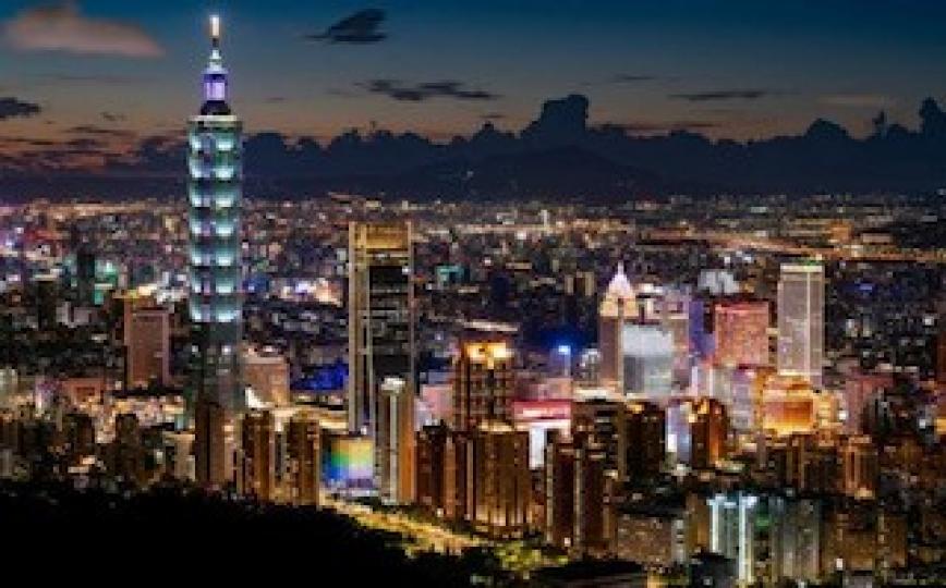 台北

距離香港約四十五分鐘飛行時間的台灣夜間霓紅光管亮起五光十色，非常美麗。...
