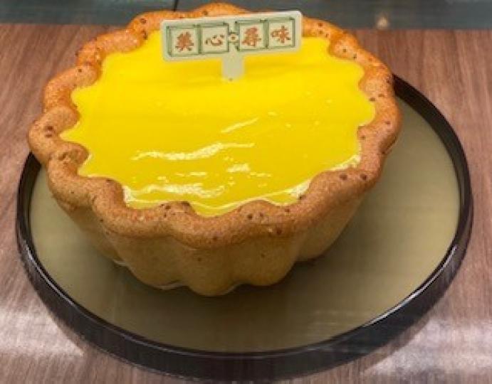 蛋撻蛋糕
今天路過餅店有一大蛋撻蛋糕，可作生日蛋糕送愛吃蛋撻的壽星公和壽星女。...