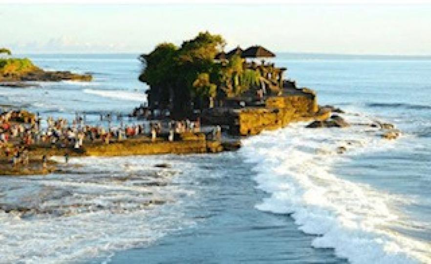 峇里島

峇里島這座神奇寺廟，建在海中岩石上，漲潮成島嶼退潮變陸地 。...