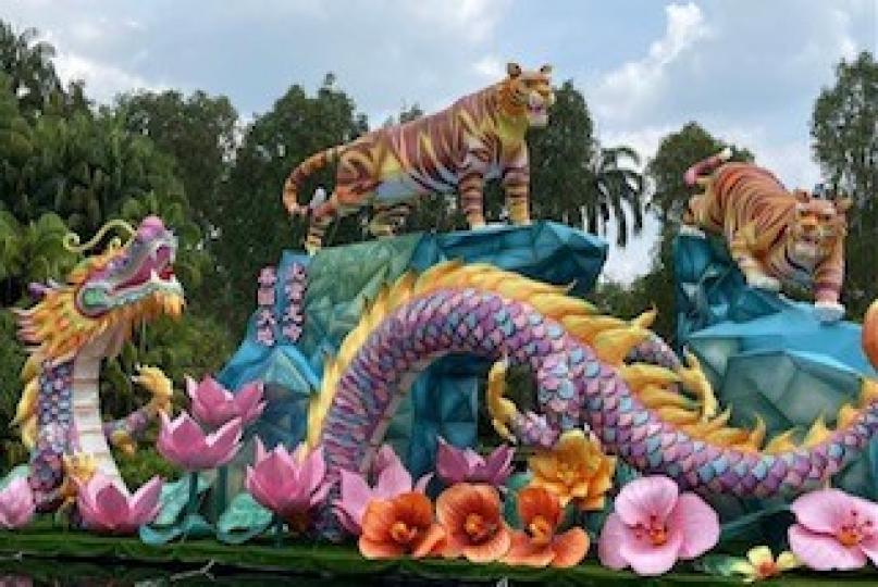 虎嘯龍吟
用虎嘯龍吟春回大地來形容這景象十分合適,嘹亮的動物叫聲和花草的生長萌芽氣勢互相呼應,一片欣欣向榮。... 虎嘯龍吟
用虎嘯龍吟春回大地來形容這景象十分合適,嘹亮的動物叫聲和花草的生長萌芽氣勢互相呼應,一片欣欣向榮。...