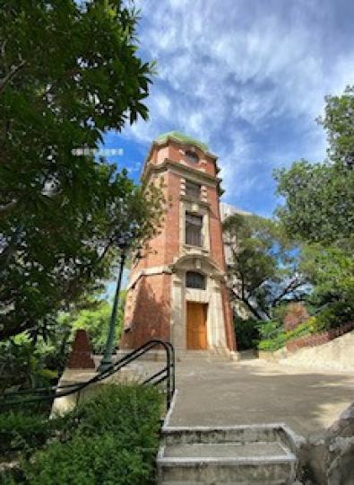 訊號山花園
訊號山花園中的訊號塔現已有100年歷史，被列為香港一級歷史建築，亦是訊號山花園的獨特標誌。...