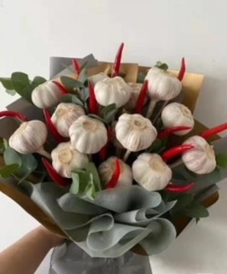特別的情人節禮物
這幾天蔬菜價飛昇，送這禮物給情人實際得多。...