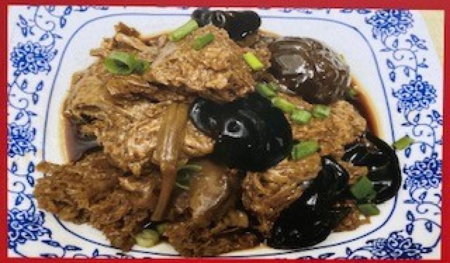 四喜烤麩
是經典的上海菜名菜。色醬紅,香濃醇,鹹中帶甜。主要材料是烤麩、黑木耳、香菇和腐竹,可加黃花菜,花生和毛豆,用簡單方法,便可烹煮出美味可口的涼菜,就算在這炎熱的天氣,亦不愁沒胃口了!... 四喜烤麩
是經典的上海菜名菜。色醬紅,香濃醇,鹹中帶甜。主要材料是烤麩、黑木耳、香菇和腐竹,可加黃花菜,花生和毛豆,用簡單方法,便可烹煮出美味可口的涼菜,就算在這炎熱的天氣,亦不愁沒胃口了!...
