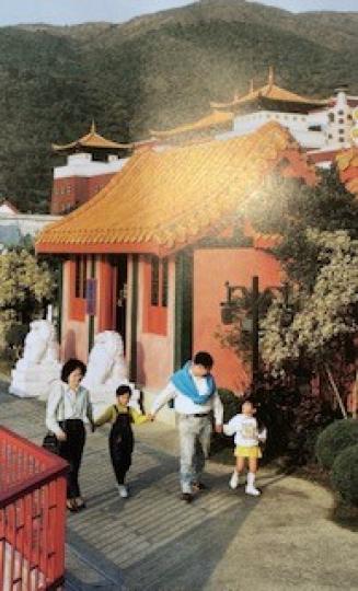 海洋公園集古村
集古村於1991年落成，村內仿如中國歷史5000年的博物館。由夏商周秦朝的甲骨文展覽、到漢朝、魏晉南北朝的佛窟、隋唐宋元的展覽、明朝的鄭和下西洋寶船的模型及清代宮廷園林，就好似一本中史...