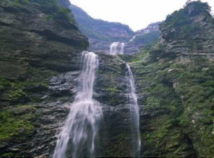 廬山百丈飛瀑：三疊泉
廬山瀑布首推就是三疊泉，素有廬山第一景觀的美譽。當地也有「不到三疊泉，不算廬山客」之說。三疊泉集險峰怪石、飛瀑流泉為一體。...