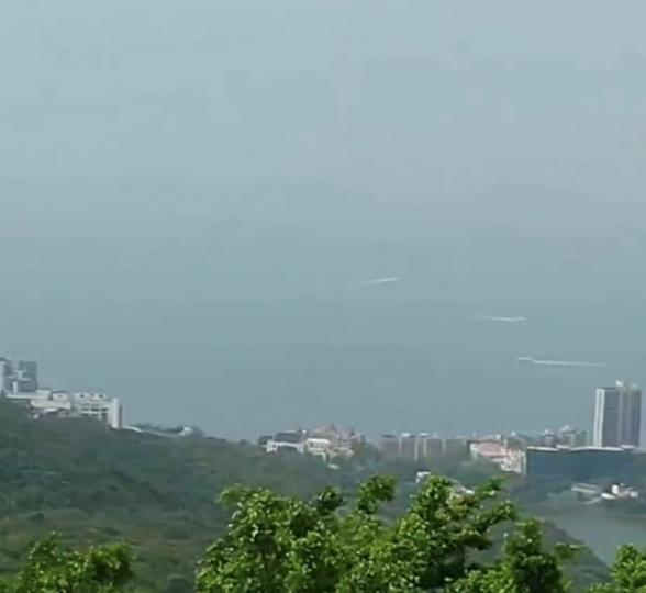 登高

登高望遠山含笑
海不揚波風浪靜...