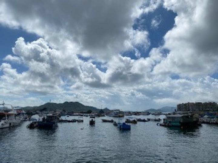 密雲

西貢碼頭天空滿佈密雲，似是快將下大雨。...