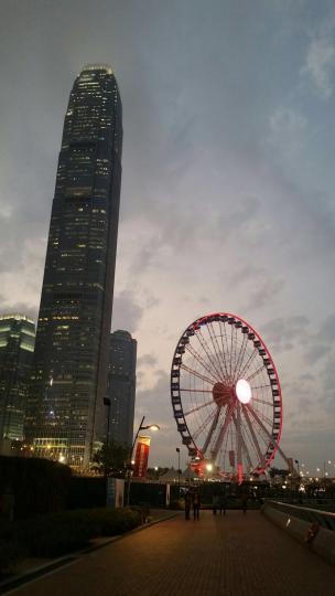 中環夜景
中環晚上海旁最吸睛的一定是摩天輪。...