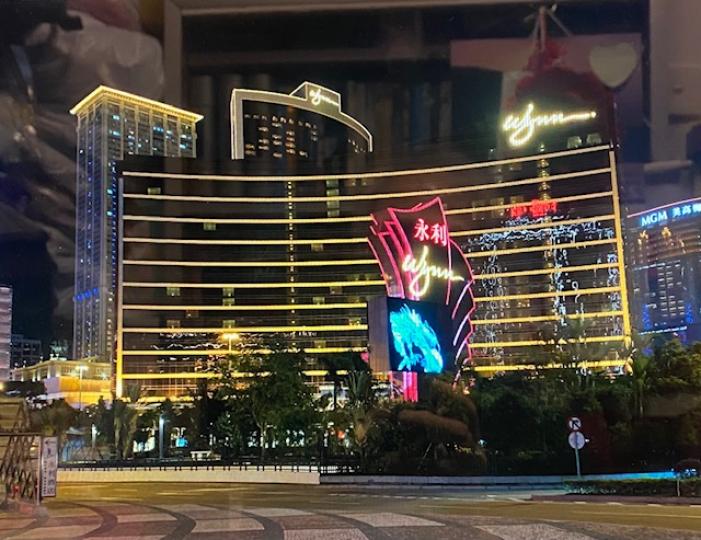 澳門賭場建築美觀，酒店設施完善，住得舒適，休閒渡假吃喝玩樂最適合。...