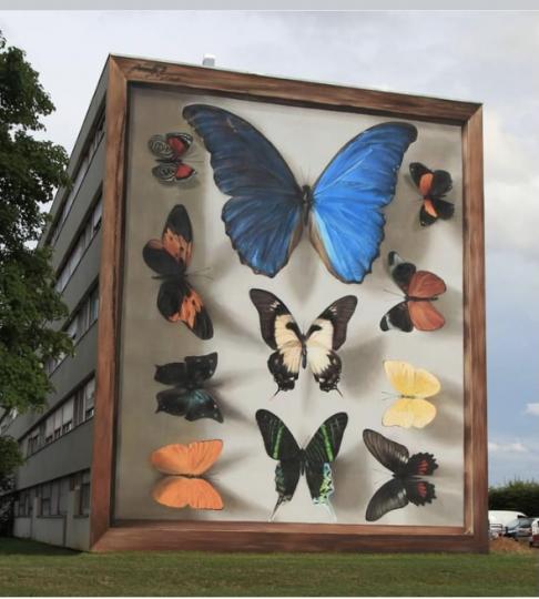 英國大廈牆上面的巨型蝴蝶雕塑幾靚...