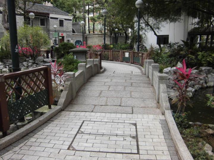 往公園之內,,行一行！...