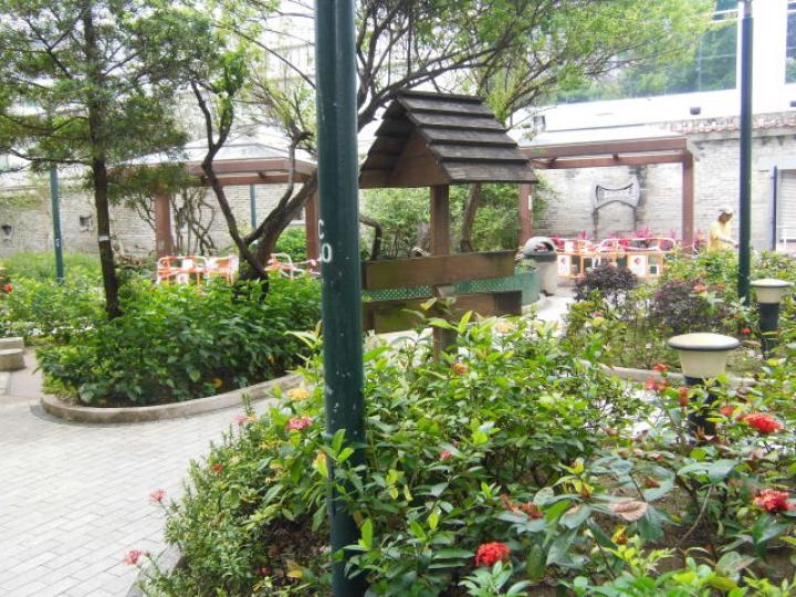 花園之內,,賞吓花開！...