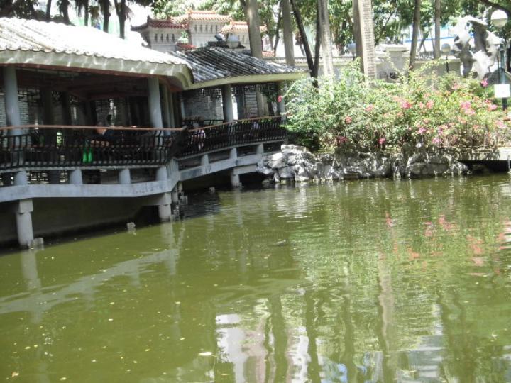 橋下河水,,又一景点！...