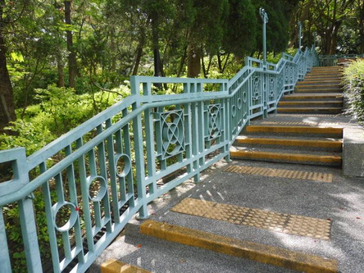 步行级上,,睇吓種植園!...