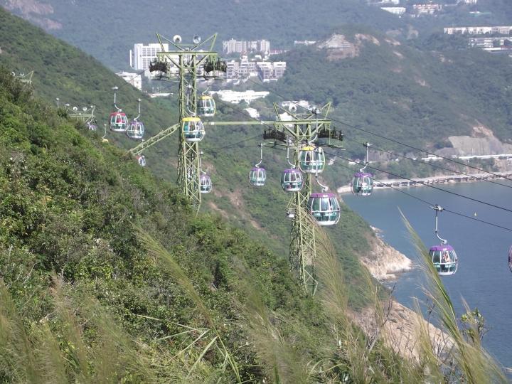 每次坐海洋公園的纜車往下望時，都有點點驚！...