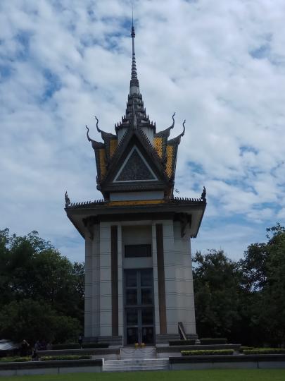 柬埔寨的萬人塚，見證赤柬年代的血腥史...