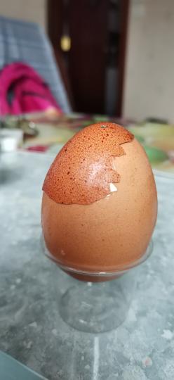 昨晚在寶琳市場3XX雜貨買了盒雞蛋，發現入面有隻很有創意的  "偽術蛋"！...