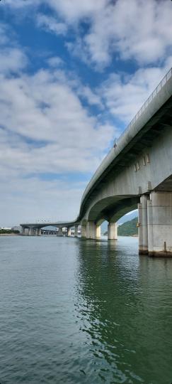 大嶼山觀賞港珠澳大橋 
別有一番景緻...